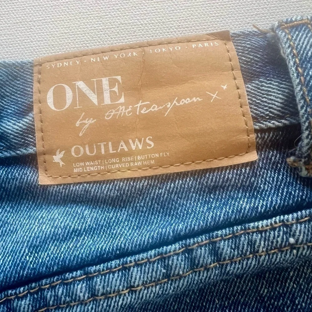 One Teaspoon x Free‎ People Women's 26 Jean Shorts Outlaws Distressed High Rise
